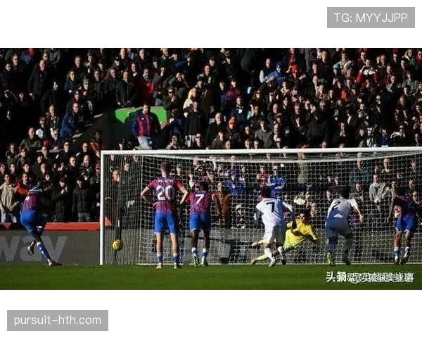 B费再度建功助曼联取胜,状态回升备受瞩目 B费再度建功助曼联取胜,状态回升备受瞩目