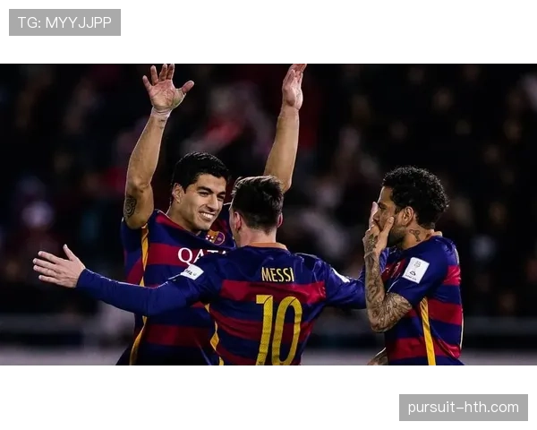 苏亚雷斯拎着菜篮子像隔壁大叔，转头那瞬间又想起他进禁区的那副表情